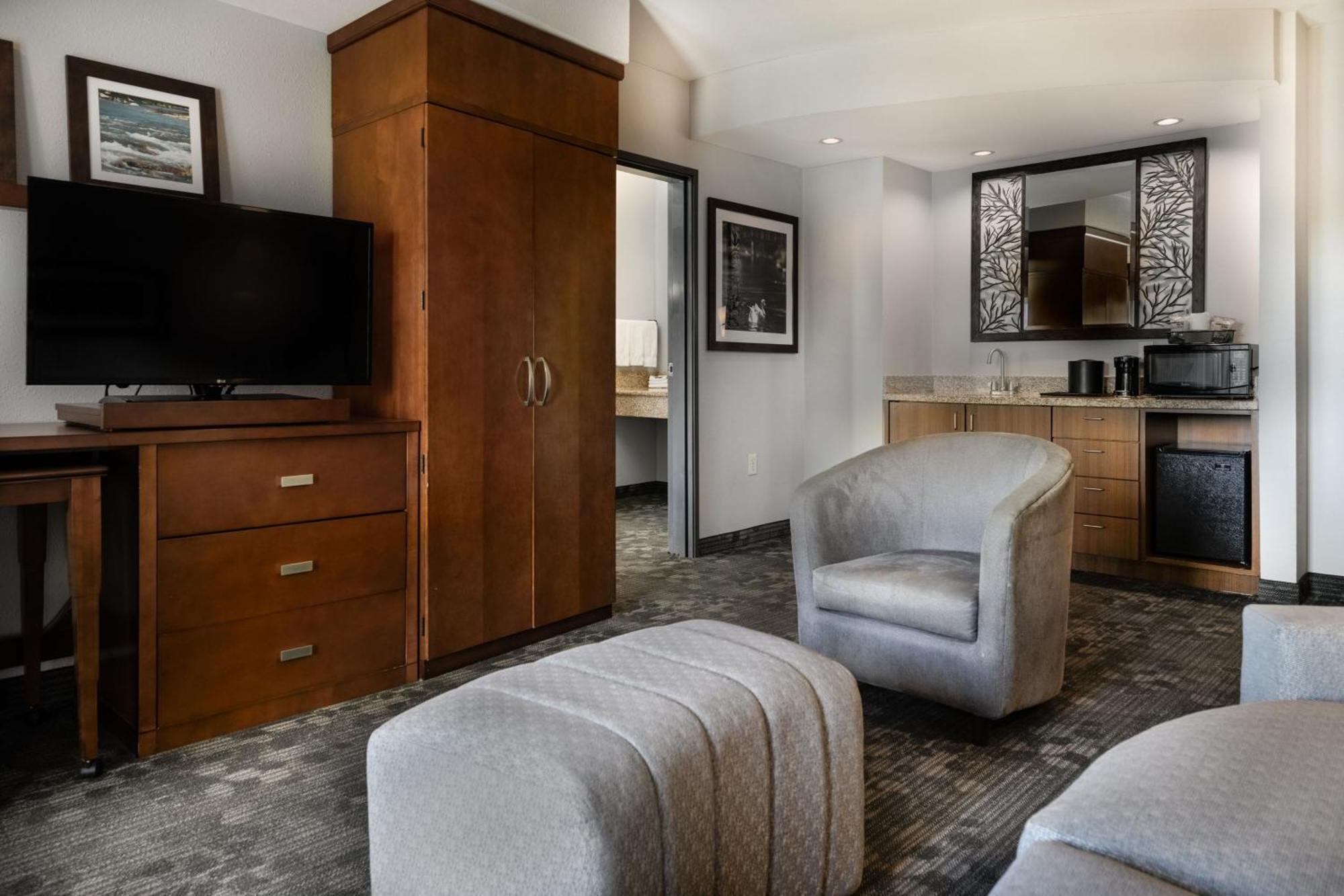 Courtyard By Marriott River Village Hotel New Braunfels