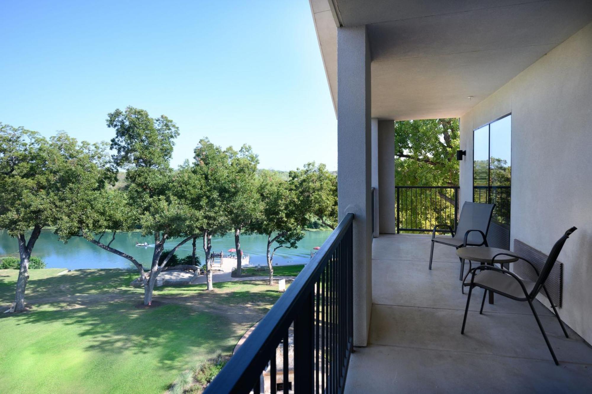 Hotel Courtyard By Marriott River Village 4*