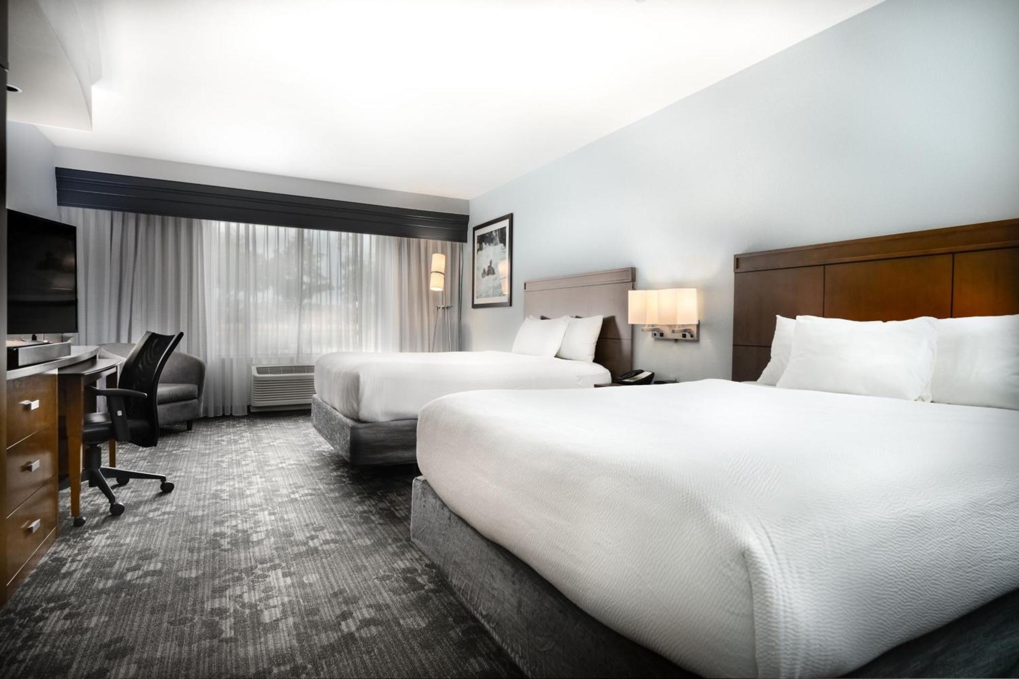 Courtyard By Marriott River Village