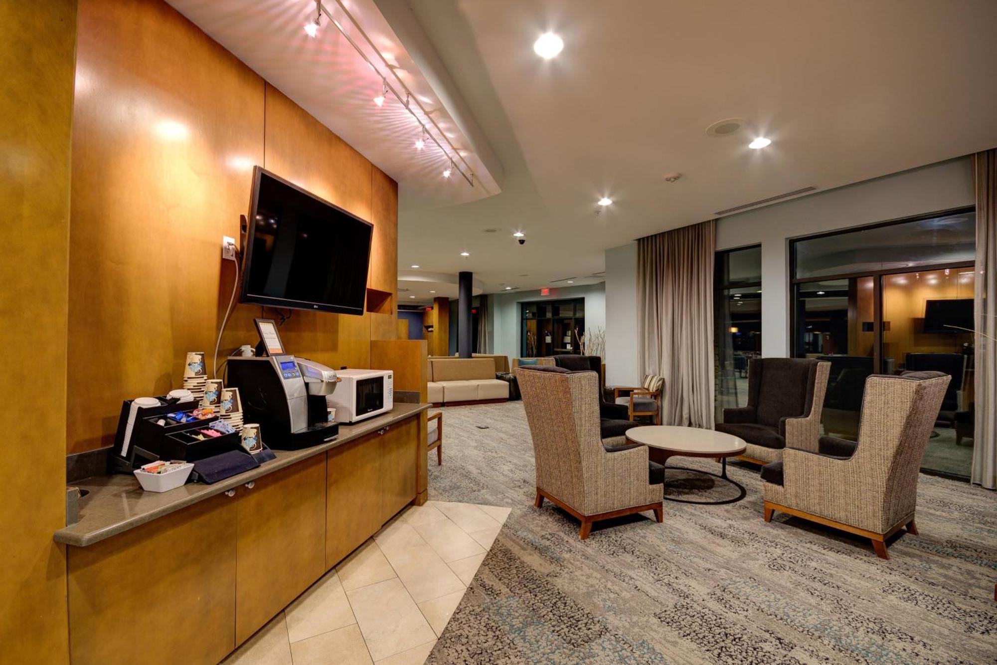 Courtyard By Marriott River Village 4*