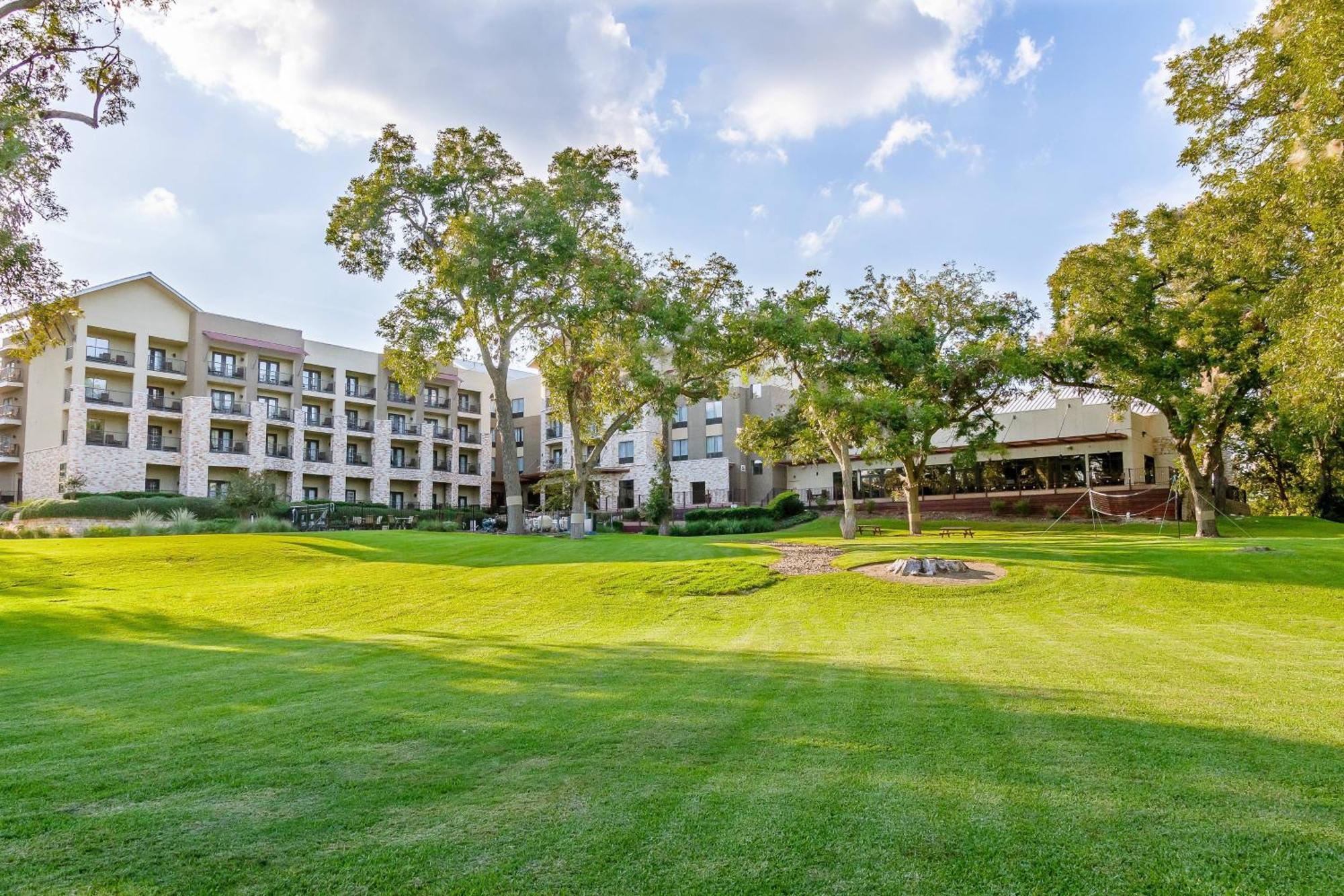 Courtyard By Marriott River Village New Braunfels