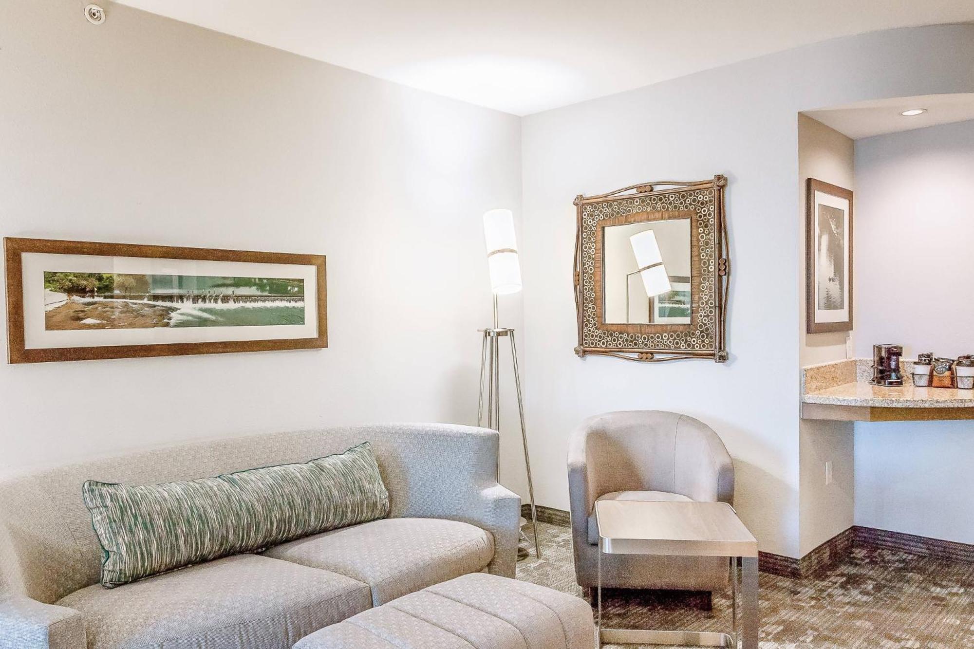 Hotel Courtyard By Marriott River Village