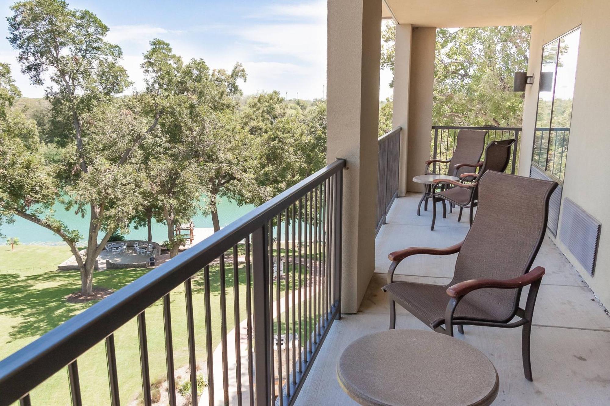Hotel Courtyard By Marriott River Village