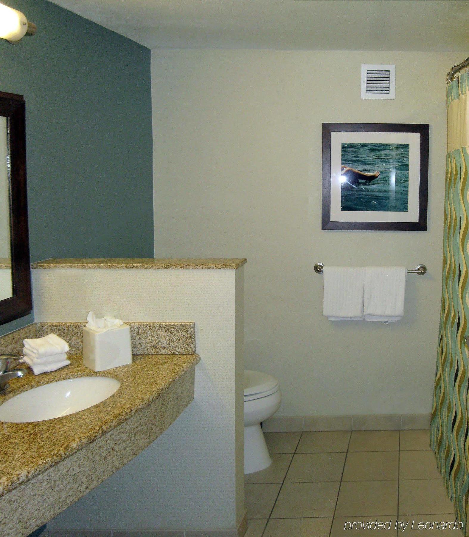Courtyard By Marriott River Village Hotel