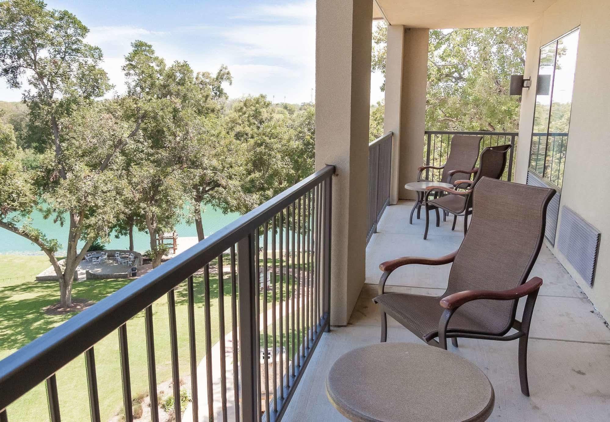 Courtyard By Marriott River Village Hotel New Braunfels
