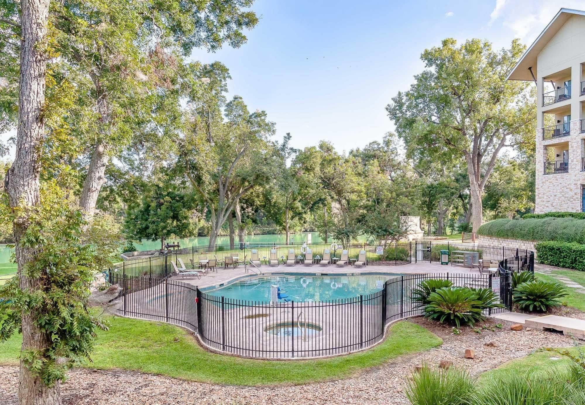 Courtyard By Marriott River Village Hotel 4*