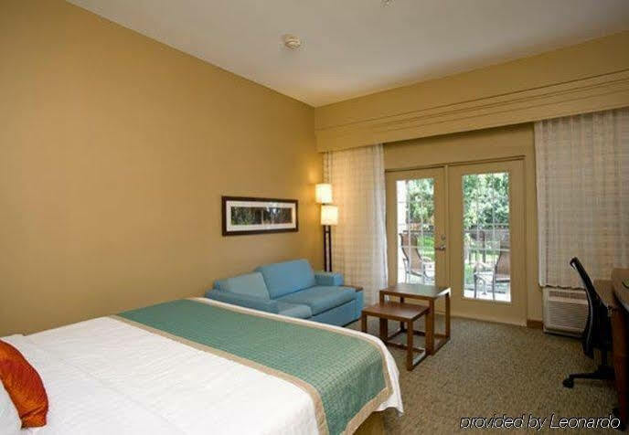 Courtyard By Marriott River Village Hotel